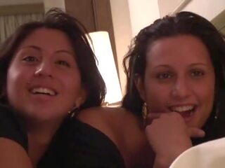 Hermanas reales grabando 色情