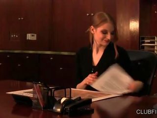 Ela phụ nữ và dylan ryan chân tôn sùng trong các workplace