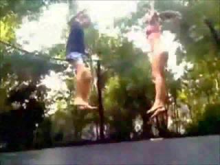 তের চোদা উপর একটি trampoline