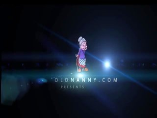 Oldnanny 지방 할머니, 털이 많은 고양이 과 젊은 딸 와 큰 가슴