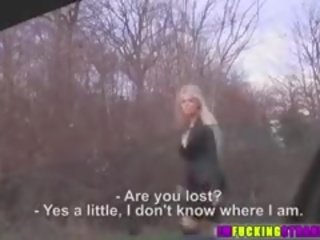 Блондинки стопаджия chloe получава hammmered