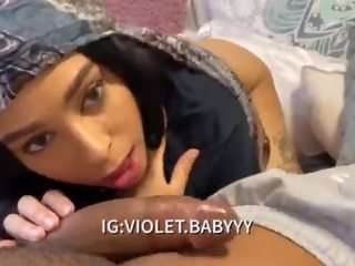 Трохи violet має веселощі смокче товста phallus