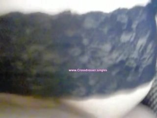 매력적인 crossdresser를 소요 에이 하중 안장이 놓여 있지 않은