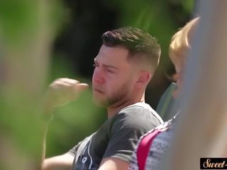 Зашеметяващ мащеха завинтва в на кухня