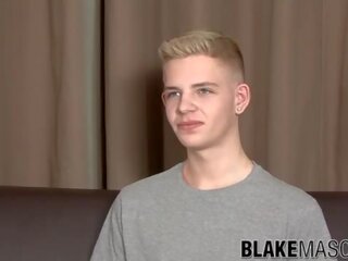 双胞胎 金发 alex silvers 访问 和 手淫 射精