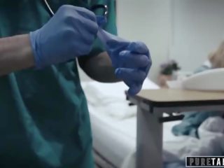 ピュア タブー perv メディカル practitioner 与えます ティーン 患者 膣 試験