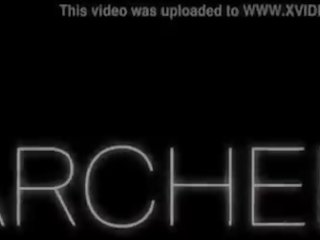 Arched&colon; гъвкав червенокоси пени лежеше има намазан с олио възрастен видео с laz fyre