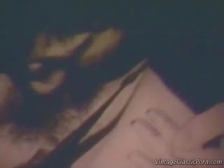 সাদা থ্রিসাম