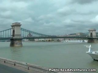 Чудовий ляльки має реальний публічний мати прокладений adventure