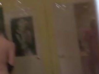 তিন তরুণ মেয়েরা havingsex সঙ্গে সিঁধেল চোর