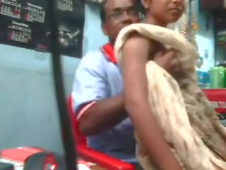 Ấn độ desi phụ nữ fucked lược qua hàng xóm chú trong cửa hàng