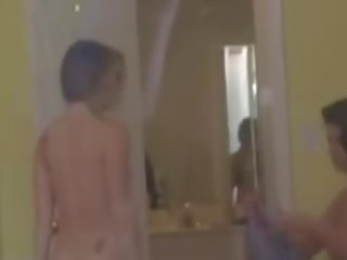 তিন তরুণ মেয়েরা এরোটিকা সঙ্গে সিঁধেল চোর