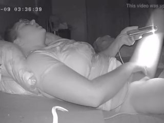 Busty ưa thích người phụ nữ bắt đầu một kẹp vì cô ấy bạn gái bắt ẩn cẩm