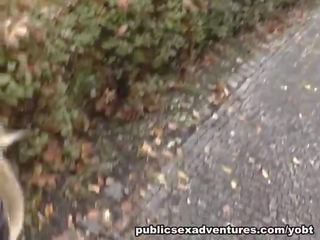 Adventurous блондинки отива за публичен ххх