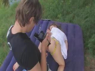 여학생 포르노를 에 그만큼 숲