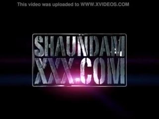 Eliza चाहता हे एक बड़ा चॉक्लेट कैंडी बार और shaundam होती हे यहां को चारा उसकी