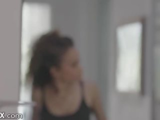 Eroticax - sensational বিড়াল burgler পায় caught&comma; ঠুং & স্তন্যপান