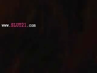 সমকামী diva প্রেমীদের পোজ দেওয়া মধ্যে স্বেদস্নান