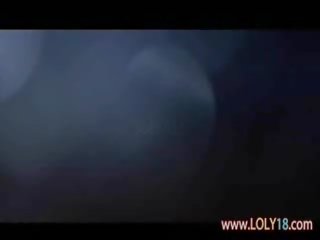 Marvellous 긴 다리 어두운 머리 눈물 그녀의 고양이