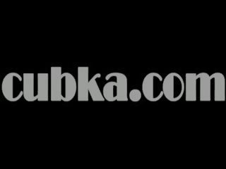 Τεράστιος μωβ παιχνίδι σε γυναίκες μουνί