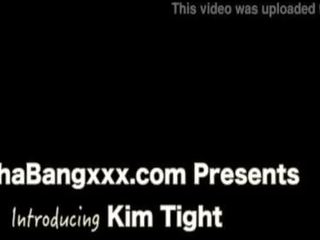 উপস্থাপক কিম tight-trailer
