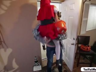 Bigass teinit kharlie nussii päällä halloween