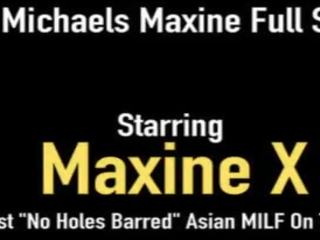 Edan asia mom maxinex has hood over head a big putz in her pussy&excl;