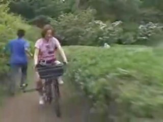 Nhật bản yêu masturbated trong khi cưỡi một specially modified bẩn kẹp bike!