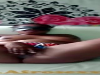 South আফ্রিকান মেয়ে বন্ধু হস্তমৈথুন করা যখন বাড়ি একা