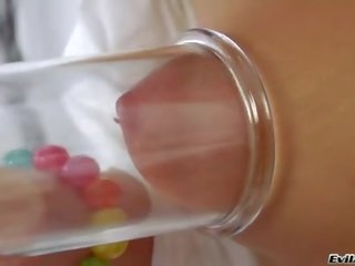 Cosette ibarra краля лоскотати її nipplele з lolly поп