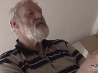 Старий молодий - великий вал дідусь трахкав по підліток вона лиже товстий старий людина член