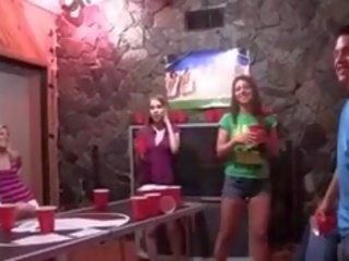 Коледж груповуха люблячий на в вечірка