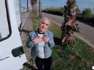 意大利人 enchantress 亂搞 陌生人 在 她的 truck