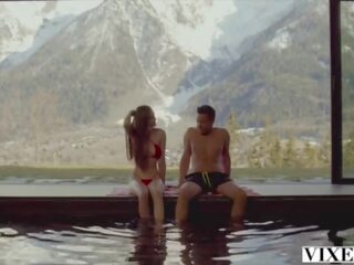 Chồn cái trượt tuyết con thỏ sonya có cứng lên x xếp hạng quay phim trong các alps