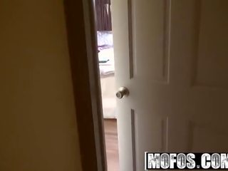 Mofos pervs на patrol cammie лисица peeping на на roomie