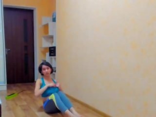 Desirable брюнетка myla ангел performs гимнастика в sportwear с бомби out&excl;