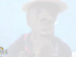 Joe হ একটি peanut seller